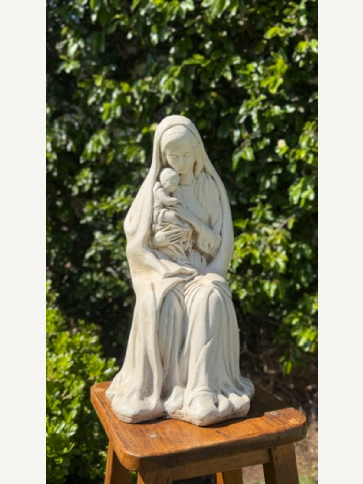 Imagen de María Madre en resina, 48 cm