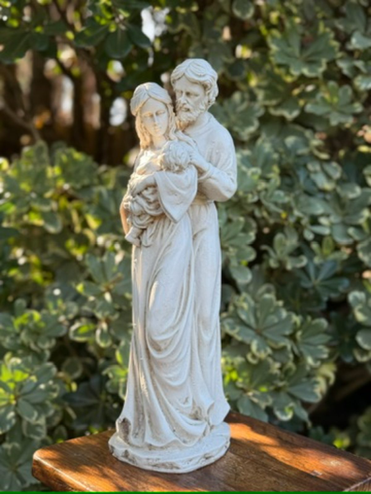 Imagen de la Sagrada Familia de pie en resina, 44 cm