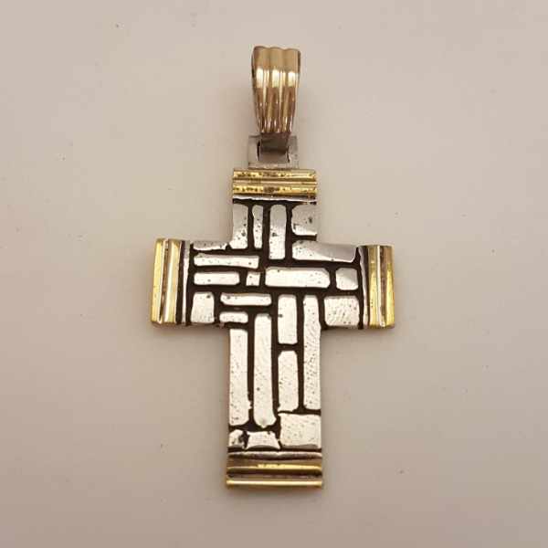 Cruz con punteras de oro (plata y oro)