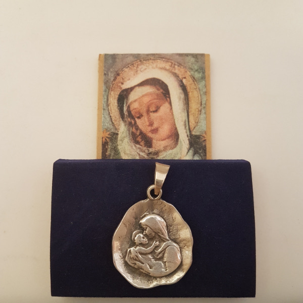 María con el Niño martele (plata Mater)