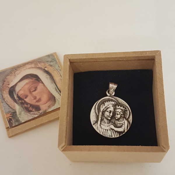 María Reina con el Niño (plata 900)