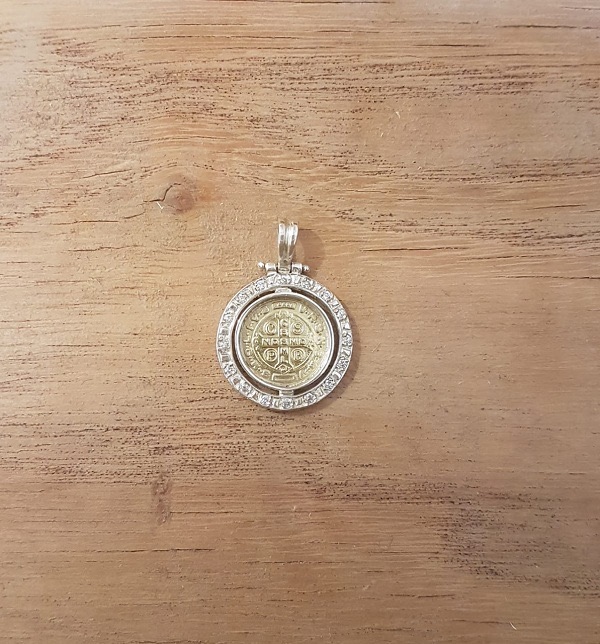 Virgen Niña, Espíritu Santo, San Benito (Plata, oro y cubic)